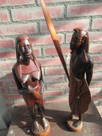 AFRIKAANSE KRIJGER houtsnijwerk 50 cm hoog samen € 95 hardh., Antiek en Kunst, Ophalen of Verzenden