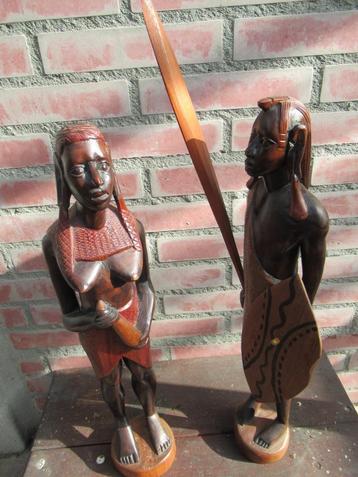 AFRIKAANSE KRIJGER houtsnijwerk 50 cm hoog samen € 95 hardh. beschikbaar voor biedingen