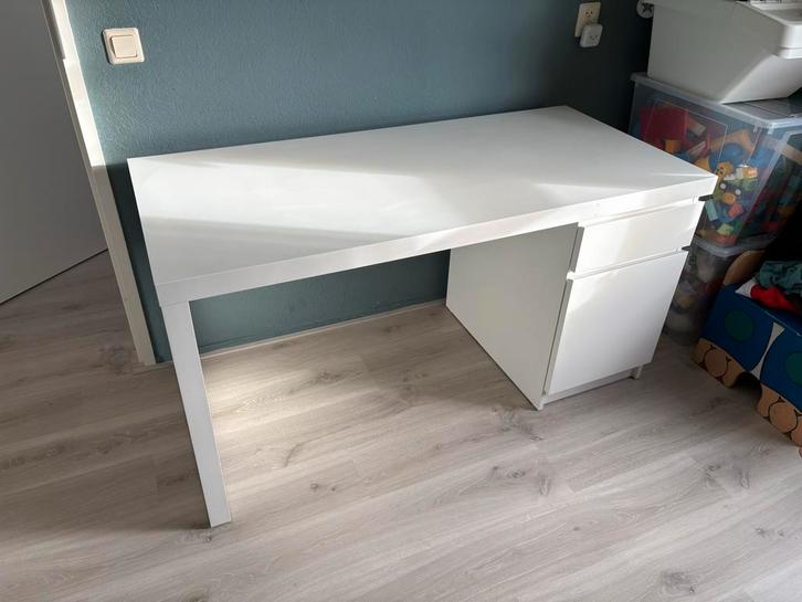 IKEA Malm Bureau - Wit, Huis en Inrichting, Bureaus, Zo goed als nieuw, Bureau, Ophalen