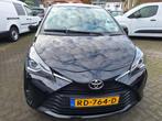 Toyota Yaris 1.5 Vvt-i 111pk 5D 2017 Zwart, Auto's, Toyota, Voorwielaandrijving, 4 cilinders, Zwart, Origineel Nederlands