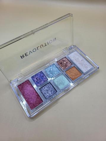 Revolution Hyper Real Eyeshadow Palette beschikbaar voor biedingen