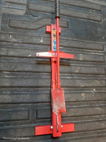 Laminaat knipper beschikbaar voor biedingen
