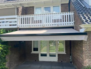 Zonnescherm beschikbaar voor biedingen