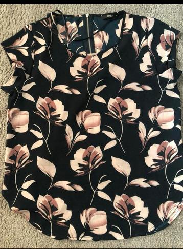 Only top in dondkerblauw met roze maat 38 beschikbaar voor biedingen