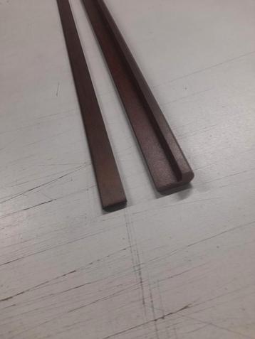 partij houten hoek latten 240 cm lang. beschikbaar voor biedingen