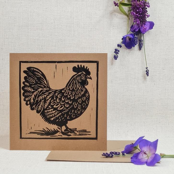 Dubbele kaart met envelop Kip handgemaakt linosnede 15x15 cm, Diversen, Wenskaarten, Nieuw, Ophalen of Verzenden