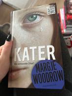 Kater - Margje Woodrow Jeugdthriller, Boeken, Ophalen of Verzenden, Zo goed als nieuw, Fictie