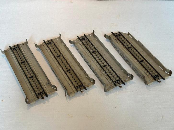 4 Märklin 7168 rechte brugdelen matige staat, Hobby en Vrije tijd, Modeltreinen | H0, Gebruikt, Brug, Tunnel of Gebouw, Wisselstroom