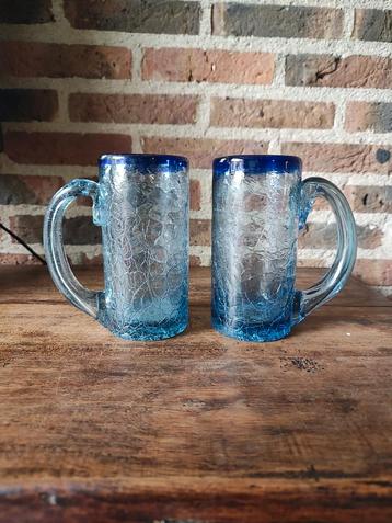 2 mooi blauwe oude glazen  beschikbaar voor biedingen