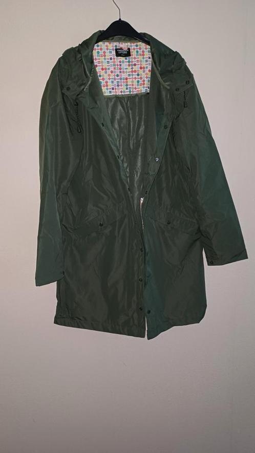 Groene regenjas opvouwbaar maat M / L, Kleding | Dames, Jassen | Zomer, Zo goed als nieuw, Maat 42/44 (L), Groen, Verzenden