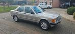 Mercedes-Benz 190E uit 1985 (oldtimer), Auto's, Zwart, 4 cilinders, 122 pk, 1200 kg