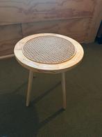 Rotan/webbing bijzettafel, Minder dan 55 cm, Rond, Zo goed als nieuw, Hout