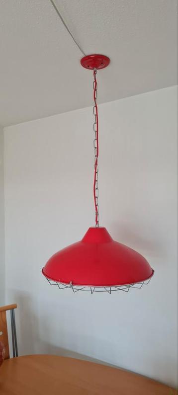 Moderne rode hanglamp beschikbaar voor biedingen
