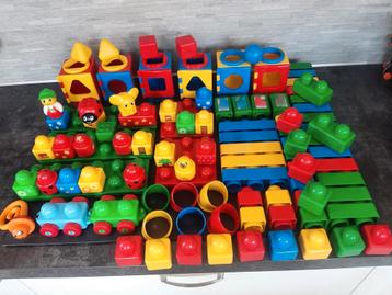 Lego Primo grote partij vorm- rammel- plaatjes blokken enz beschikbaar voor biedingen
