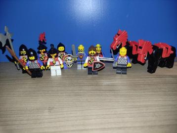 Lego Castle 9 ridders poppetjes/minifiguren + 2 paarden beschikbaar voor biedingen