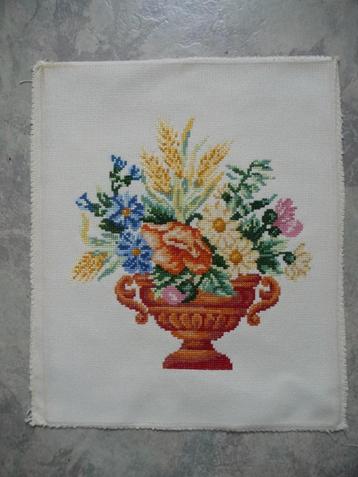 Borduurwerk "Bloemen in pot"(Lente)  beschikbaar voor biedingen