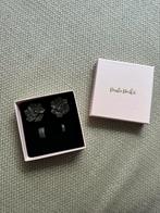 Paulie pocket zwarte bloem oorbellen en ear cuffs, Sieraden, Tassen en Uiterlijk, Oorbellen, Zwart, Ophalen of Verzenden, Zo goed als nieuw