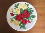 Vintage koekjestrommel met bloemenprint (rozen en hommels)., Verzamelen, Retro, Ophalen of Verzenden, Huis en Inrichting