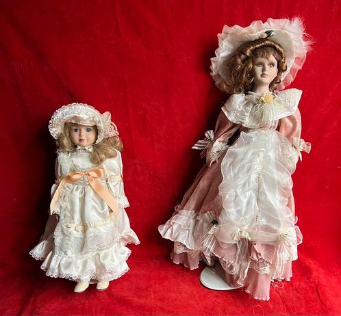 Twee sierporseleinen verzamelpoppen – in Victoriaanse stijl, Verzamelen, Poppenhuizen en Toebehoren, Zo goed als nieuw, Ophalen of Verzenden