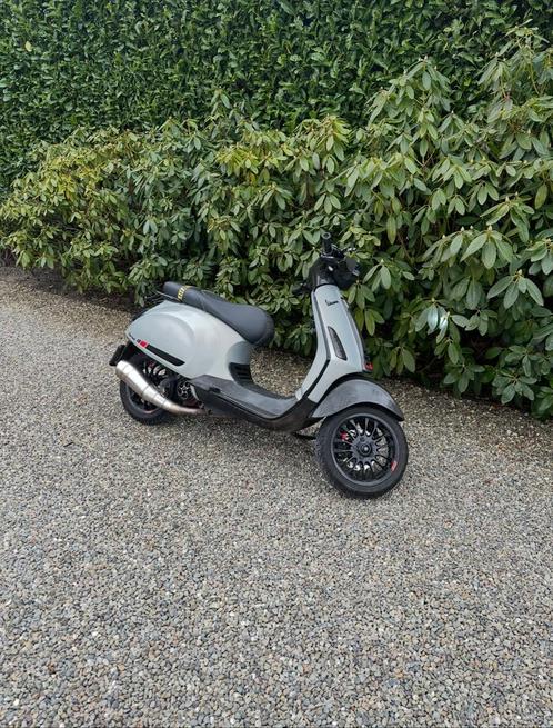 Vespa sprint 2 takt, Fietsen en Brommers, Scooters | Vespa, Zo goed als nieuw, Overige modellen, Maximaal 45 km/u, Tweetakt, Ophalen