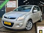 Hyundai i20 1.2i DynamicVersion|Nw koppeling|Airco|2e eig|, 450 kg, Gebruikt, 4 cilinders, Origineel Nederlands