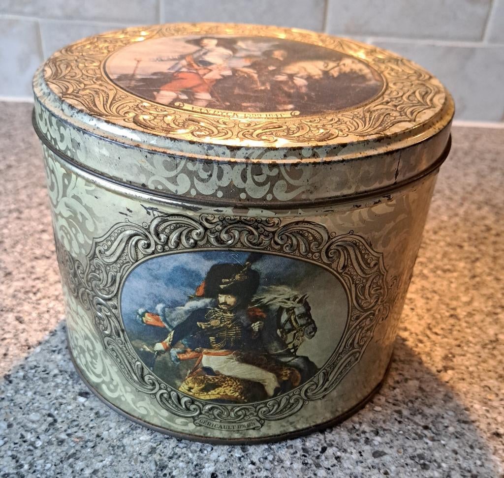 Vintage Italiaans koekblik Confezione oude meesters, Ophalen of Verzenden, Gebruikt, Koek(jes)