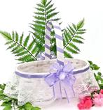 Leuke 'White wash' strooimandje, versierd met satijnen lila, Ophalen of Verzenden, Nieuw, Feestartikel, Geboorte of Huwelijk