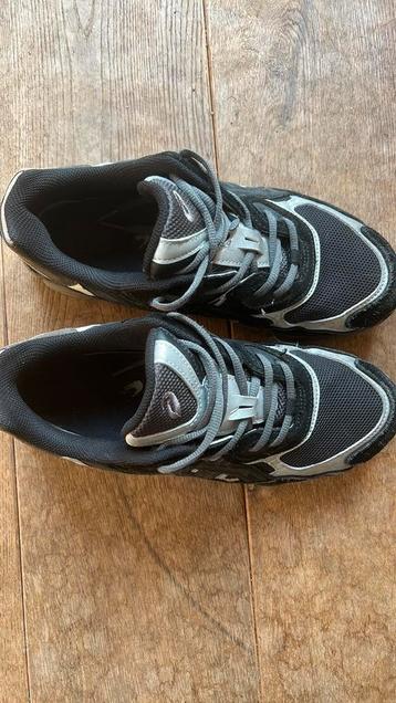 Asics gel 44 beschikbaar voor biedingen