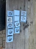 Partij Busch Jaeger Future Linear Aluminium, Doe-het-zelf en Verbouw, Elektra en Kabels, Ophalen, Zo goed als nieuw, Stopcontact