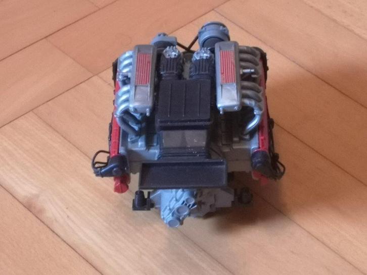 Engine 1/8 scale for Pocher Testarossa, Hobby en Vrije tijd, Modelauto's | 1:5 tot 1:12, Zo goed als nieuw, Auto, 1:5 t/m 1:8