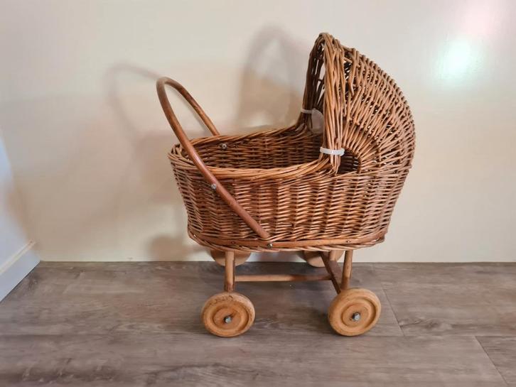 Kinderwagen riet, Kinderen en Baby's, Speelgoed | Poppen, Zo goed als nieuw, Ophalen