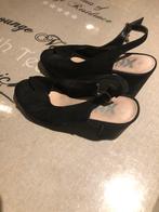 Zwarte suede pumps; nieuw; mt 39. Blokhak. Met hangertje!, Pumps, Zwart, Ophalen of Verzenden, Zo goed als nieuw