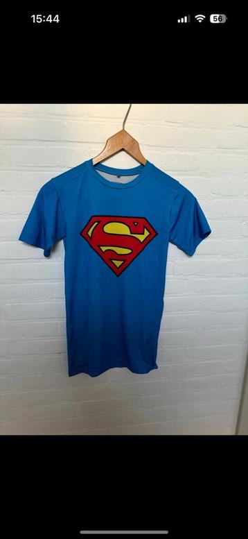 Superman shirtje xs beschikbaar voor biedingen