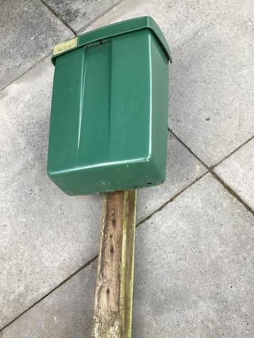 Kunststof brievenbus - groen - op paal - beschikbaar voor biedingen