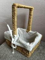Rieten Mandje met Handvat roodkapje bloemenmeisje, Huis en Inrichting, Woonaccessoires | Schalen en Manden, Mand, Ophalen of Verzenden