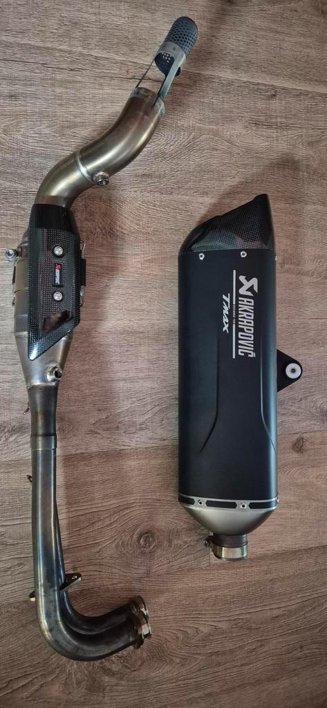 Yamaha TMAX 560 complete Akrapovic E5. uitlaatsysteem 2 oud, Motoren, Onderdelen | Yamaha, Nieuw, Ophalen of Verzenden