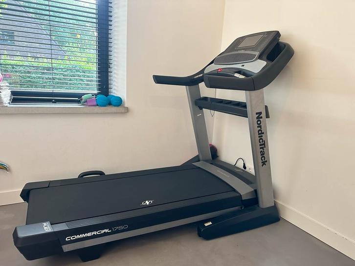 NordicTrack Commercial 1750 Loopband (2021), Sport en Fitness, Fitnessapparatuur, Zo goed als nieuw, Loopband, Benen, Metaal, Ophalen