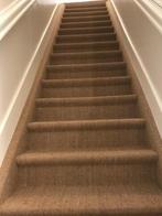 Vakkundig trap bekleden met tapijt, Huis en Inrichting, Stoffering | Vloerbedekking, Ophalen, Strak gestoffeerd, Crème, Nieuw