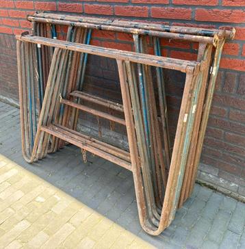 5 stuks metalen mestelschragen  beschikbaar voor biedingen