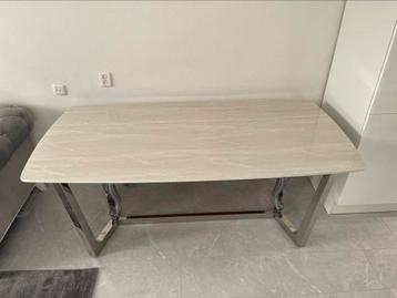Marmerlook eettafel met zilveren poten 6-8 personen beschikbaar voor biedingen