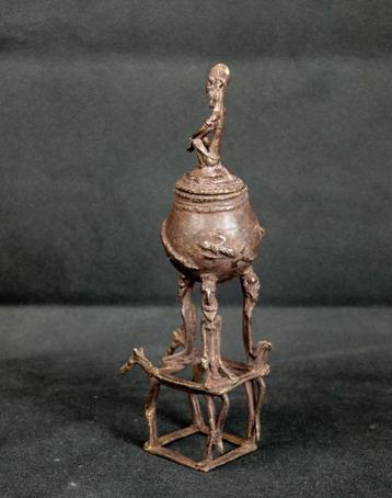 rituele wasbronze beker van het Dogon-volk beschikbaar voor biedingen