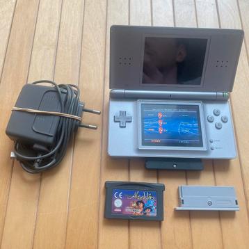 Nintendo DS Lite zilver met charger & 2 games beschikbaar voor biedingen