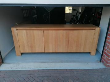 Groot gestoomd eiken dressoir, 220 x 50 x 80.  beschikbaar voor biedingen