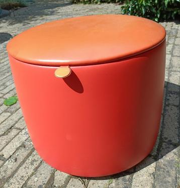 Vintage 1960 / 1970 poef hocker naaikist Ø 40 cm hoog 33 cm beschikbaar voor biedingen