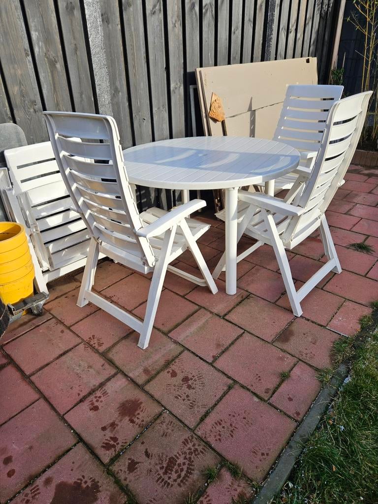 tuintafel wit + stoelen, Ophalen, 4 zitplaatsen, Kunststof, Gebruikt