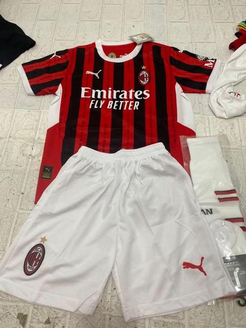 Nieuwe Ac Milan tenue, Sport en Fitness, Voetbal, Nieuw, Shirt, Maat XS of kleiner, Verzenden