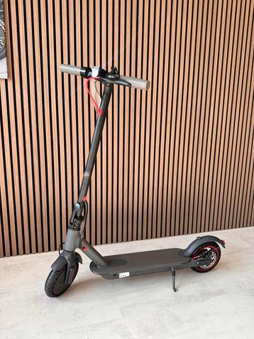 NIEUW elektrische step met anti-lekbanden Luxury edition beschikbaar voor biedingen