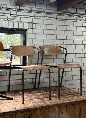 School-/kantinestoelen jaren ’60/’70 beschikbaar voor biedingen