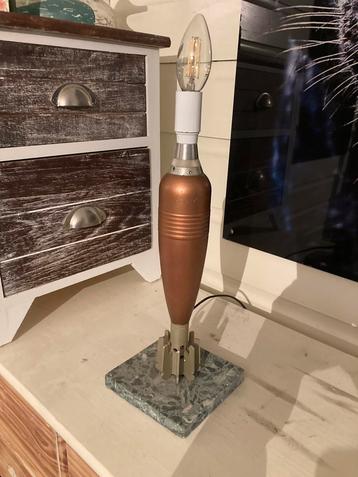 Mortiergranaat lamp beschikbaar voor biedingen