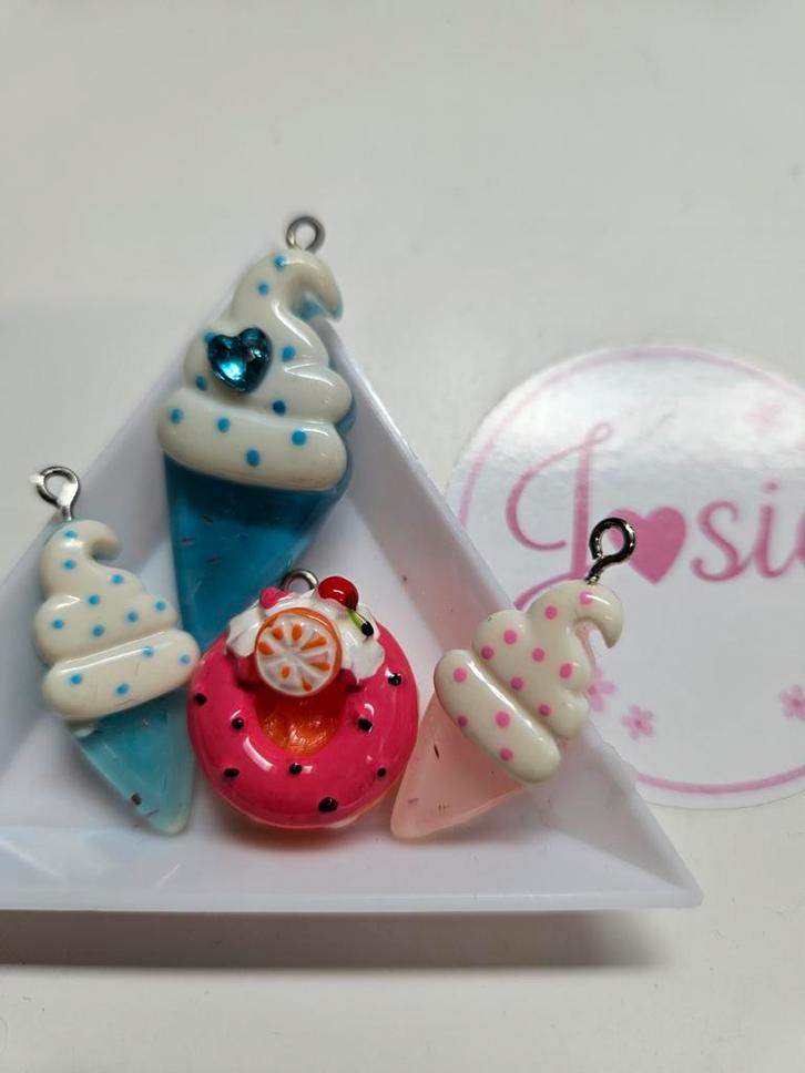 Leuke Bedels - IJsjes en Donut #933, Hobby en Vrije tijd, Kralen en Sieraden maken, Nieuw, Hanger, Ophalen